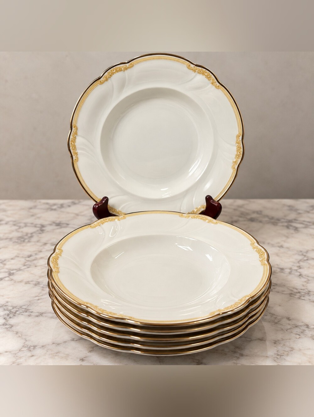 Hutschenreuther Werdenfels 6 Gold Rimmed Soup Pasta Bowls Bavaria Germany 1930s